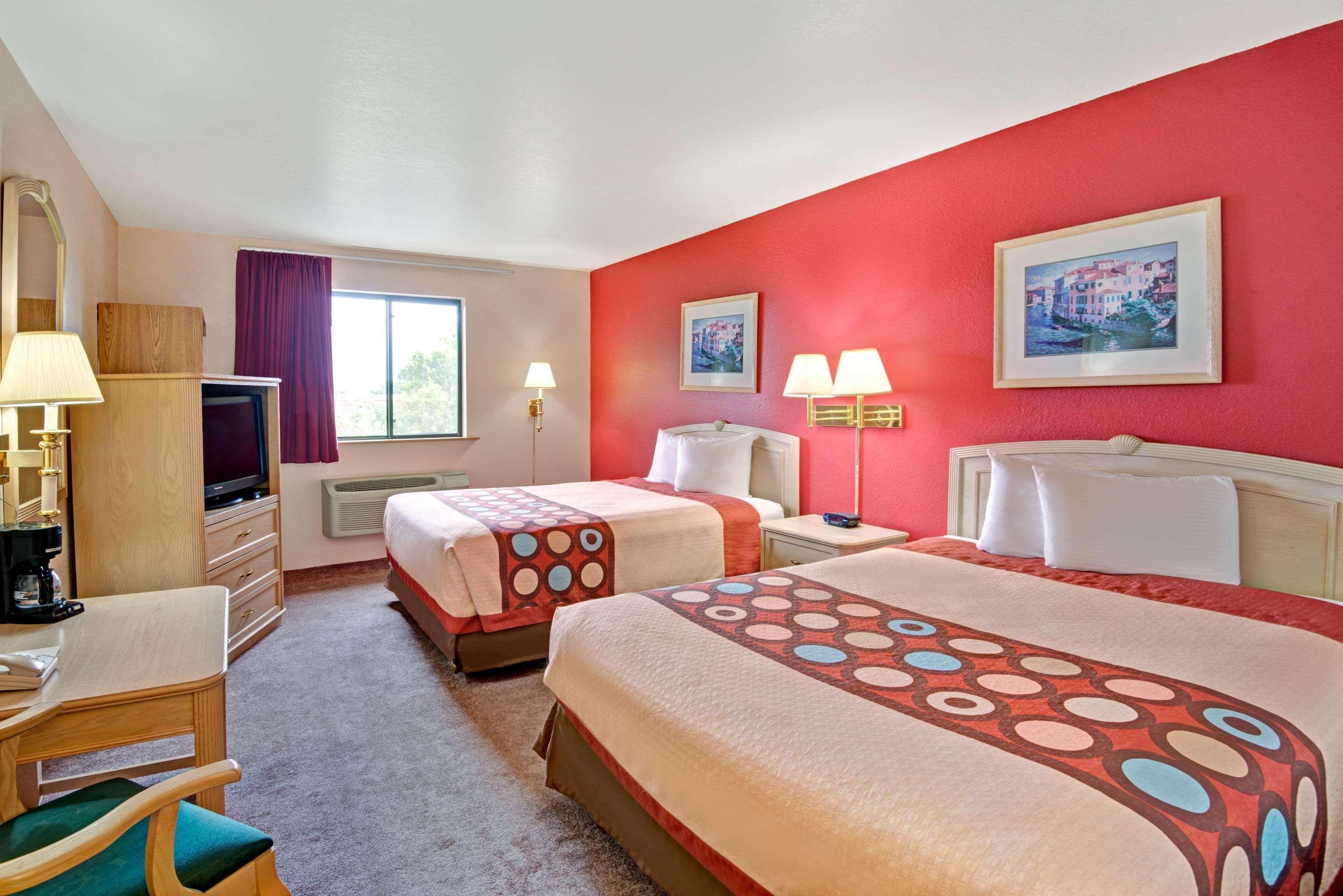 Super 8 By Wyndham Albuquerque West/Coors Blvd Otel Dış mekan fotoğraf