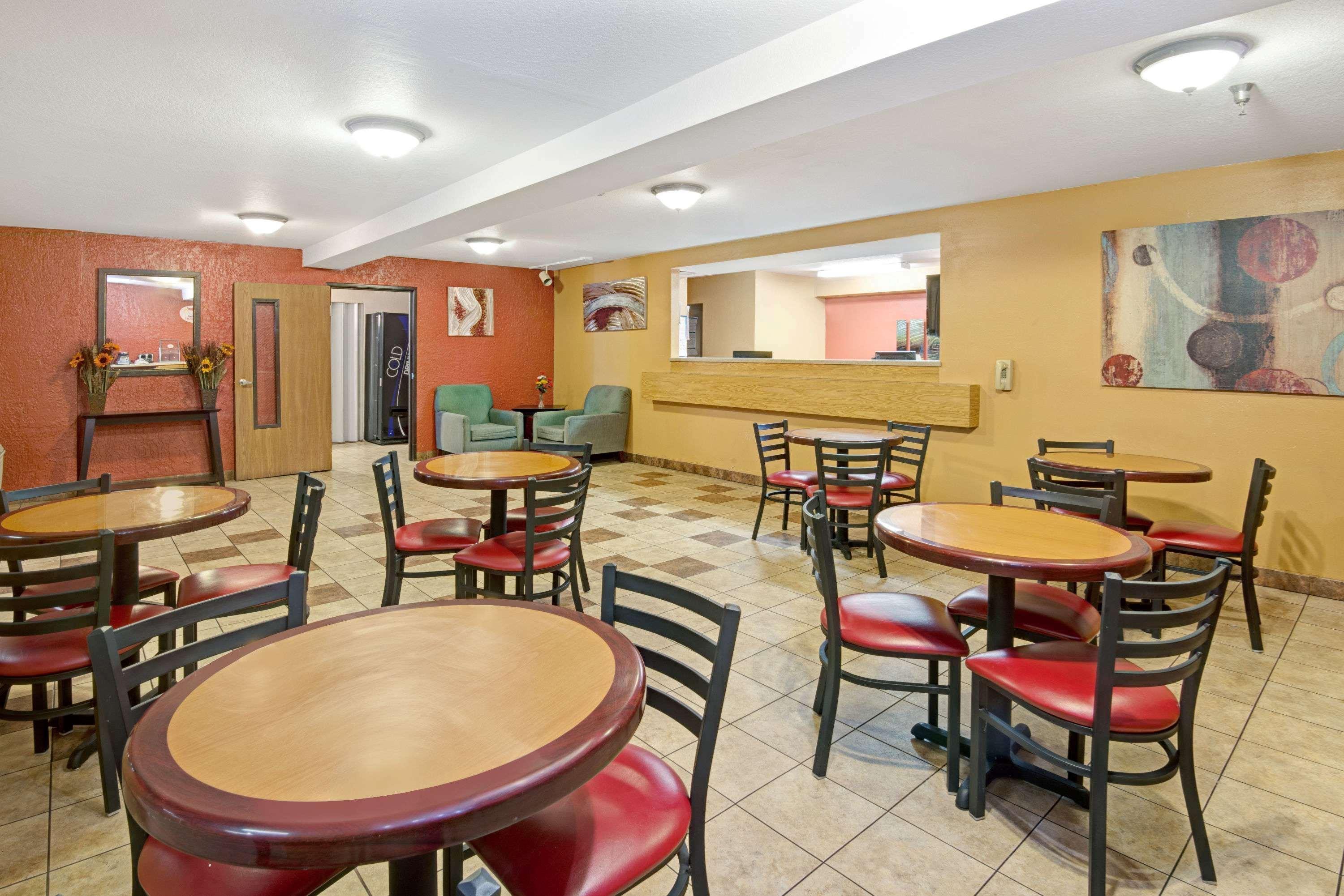 Super 8 By Wyndham Albuquerque West/Coors Blvd Otel Dış mekan fotoğraf