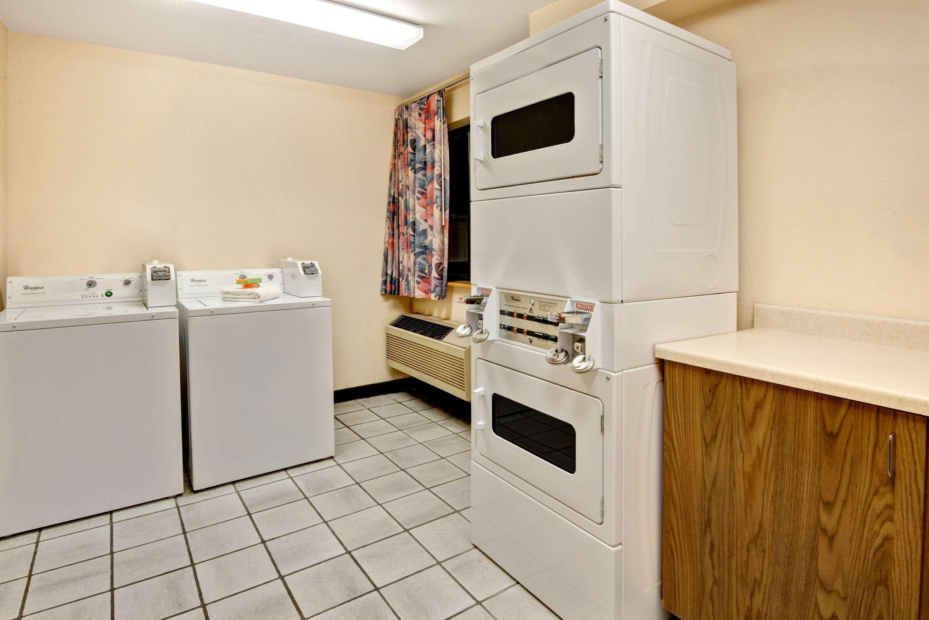Super 8 By Wyndham Albuquerque West/Coors Blvd Otel Dış mekan fotoğraf