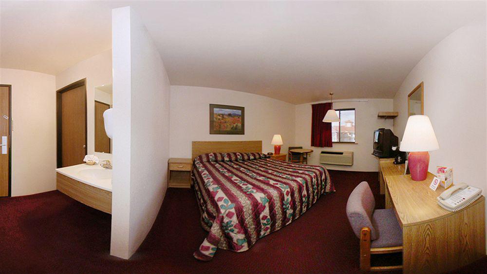 Super 8 By Wyndham Albuquerque West/Coors Blvd Otel Dış mekan fotoğraf