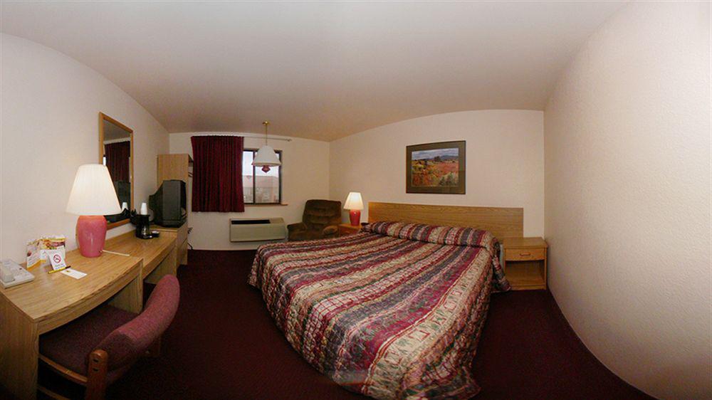Super 8 By Wyndham Albuquerque West/Coors Blvd Otel Dış mekan fotoğraf
