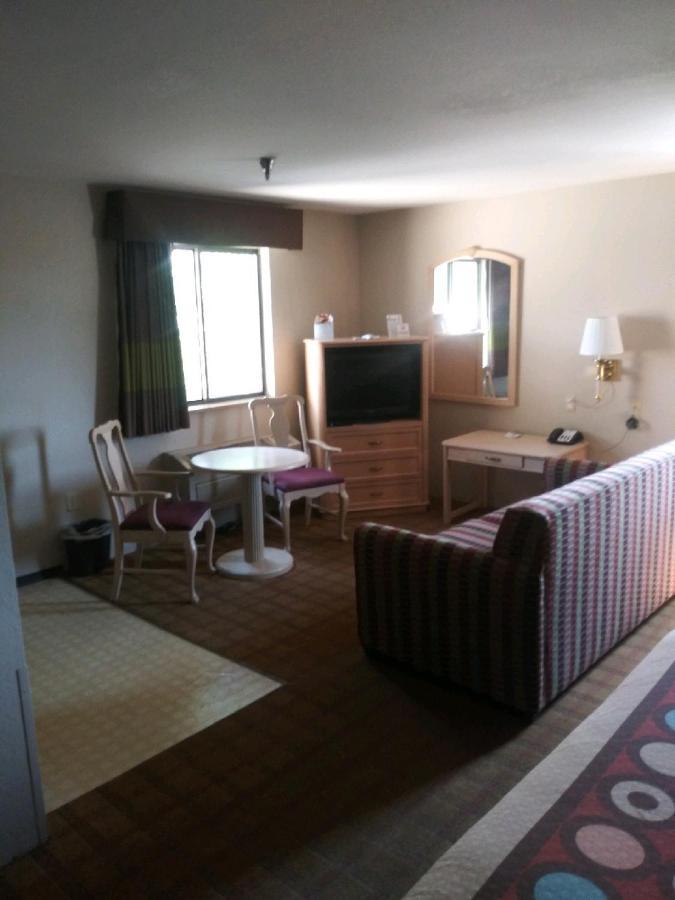 Super 8 By Wyndham Albuquerque West/Coors Blvd Otel Dış mekan fotoğraf